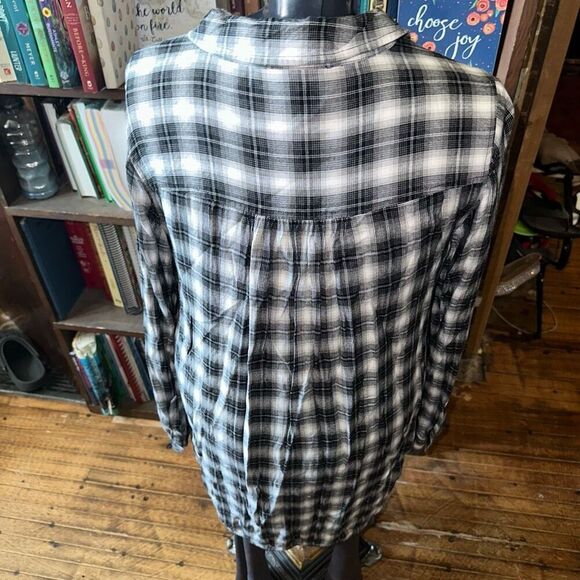Lane Bryant 14/16 black & white plaid button down top - Picture 2 of 3